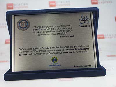 Placa de homenagem